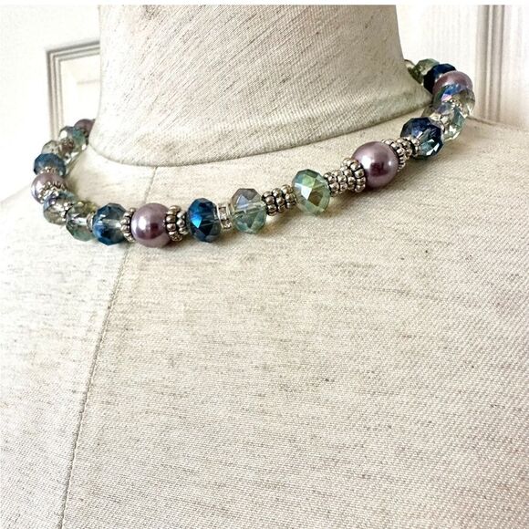 Silver tone crystal  and faux pearl necklace - Picture 3 of 8